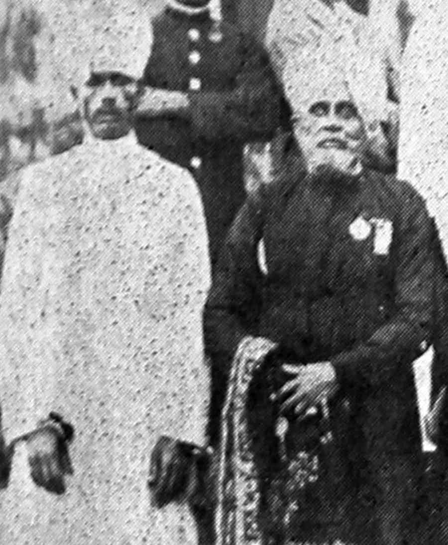 Sitaram Sharma and Pakhawaj Player Nazim Khan of Tikamgarh